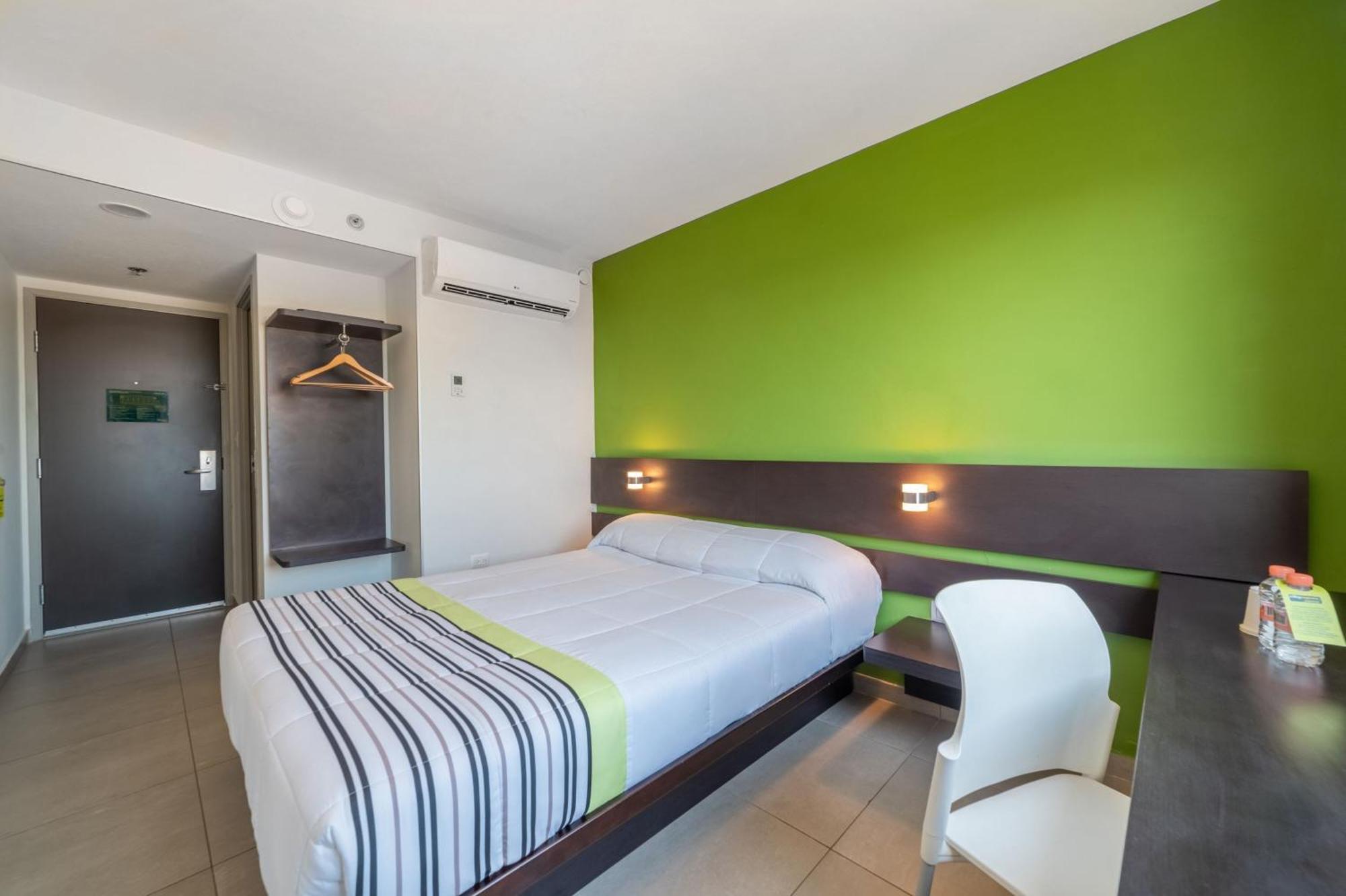 City Express Junior By Marriott Toluca Zona Industrial Dış mekan fotoğraf