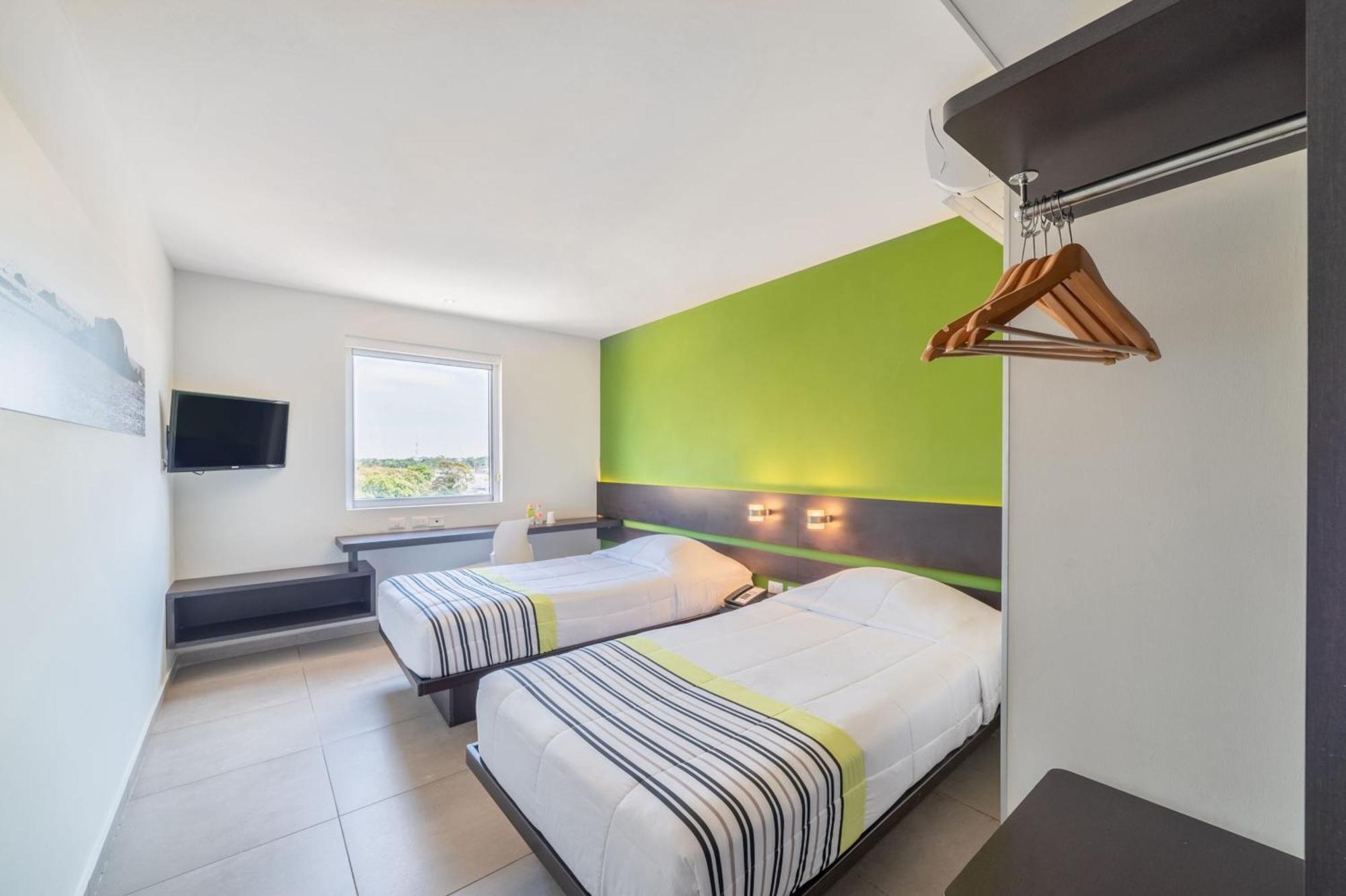 City Express Junior By Marriott Toluca Zona Industrial Dış mekan fotoğraf