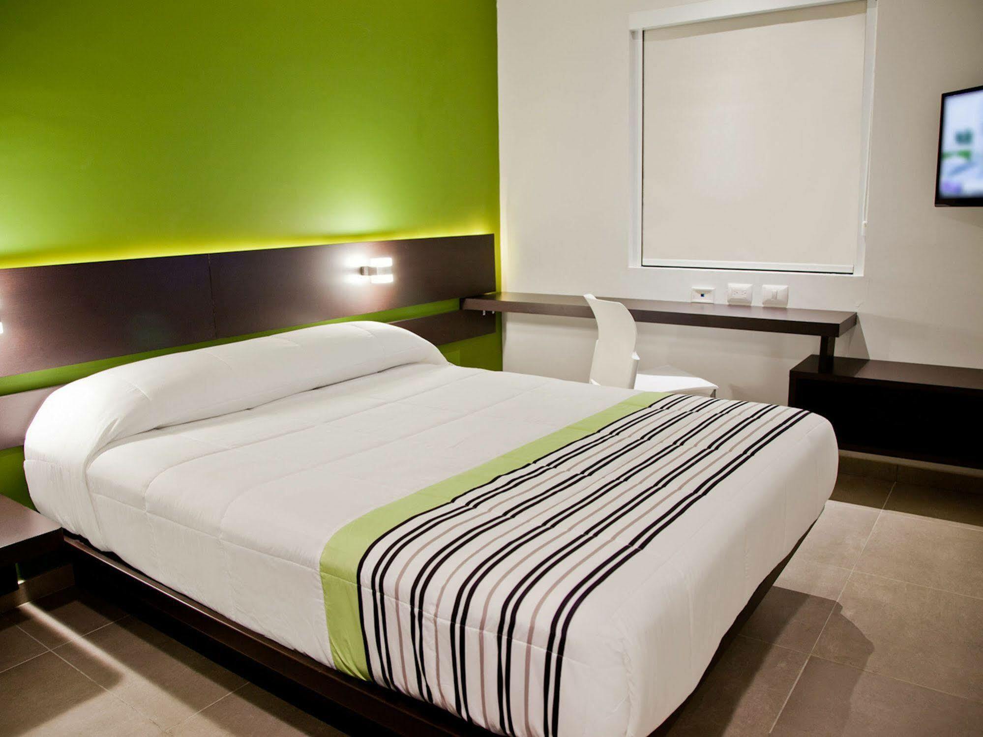 City Express Junior By Marriott Toluca Zona Industrial Dış mekan fotoğraf